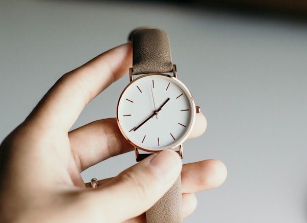 Reloj Clásico Dorado